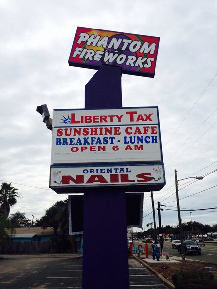 More Photos Of 3642-3684 W Gandy Blvd, Tampa Storefront For Sale