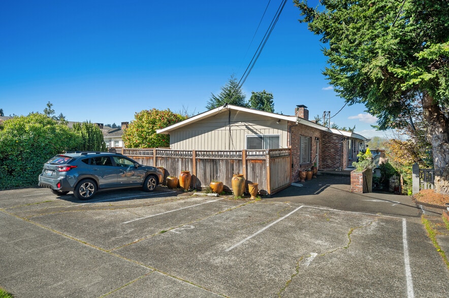 More Photos Of 324 3rd Ave S, Edmonds Apartments For Sale
