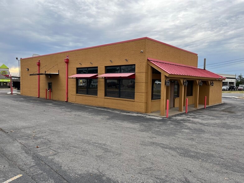 More Photos Of 805 Old Fort Pky, Murfreesboro Freestanding For Lease