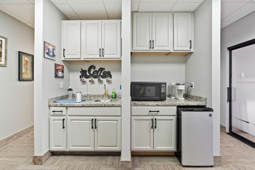 More Photos Of 3316 Florida Ave, Kenner Office For Sale