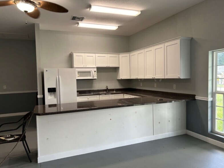 More Photos Of 370 SE Craig Ave, Lake City Office For Lease