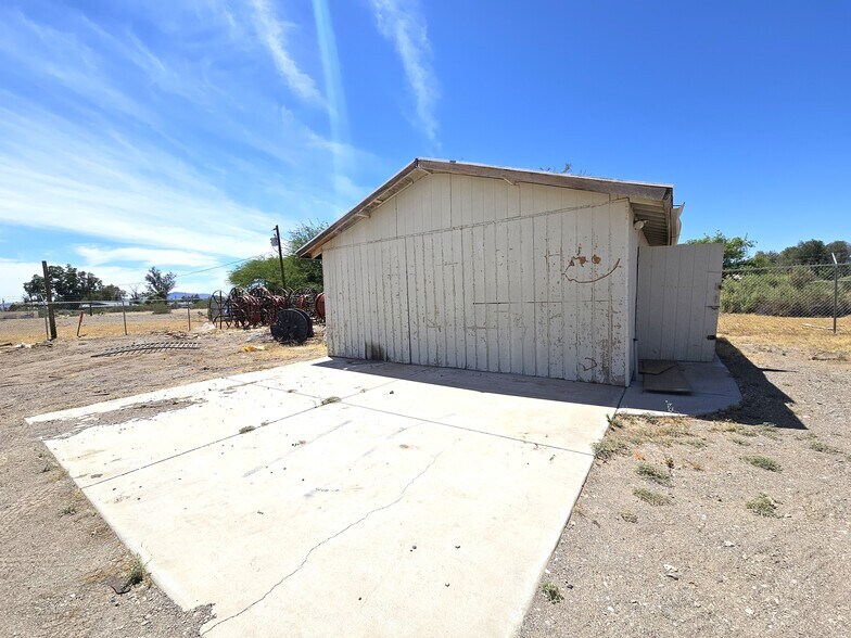 More Photos Of 10135 S Barrackman Rd, Mohave Valley Light Distribution For Lease