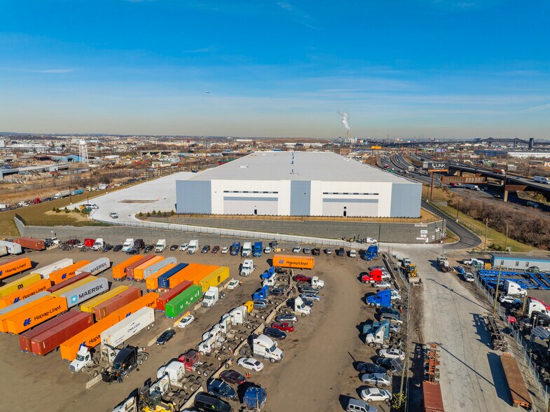 More Photos Of 105-161 Hyatt Ave, Newark Distribution For Lease