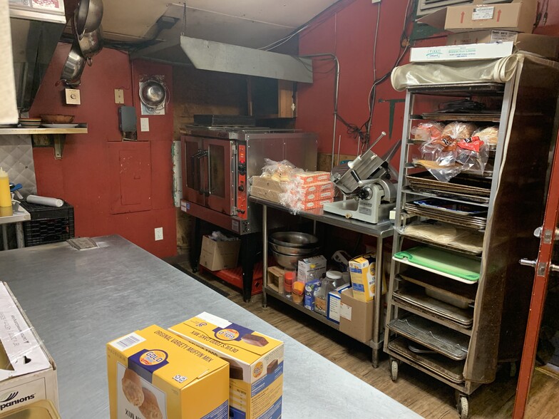 More Photos Of 157 Summer St, Kennebunk Convenience Store For Sale