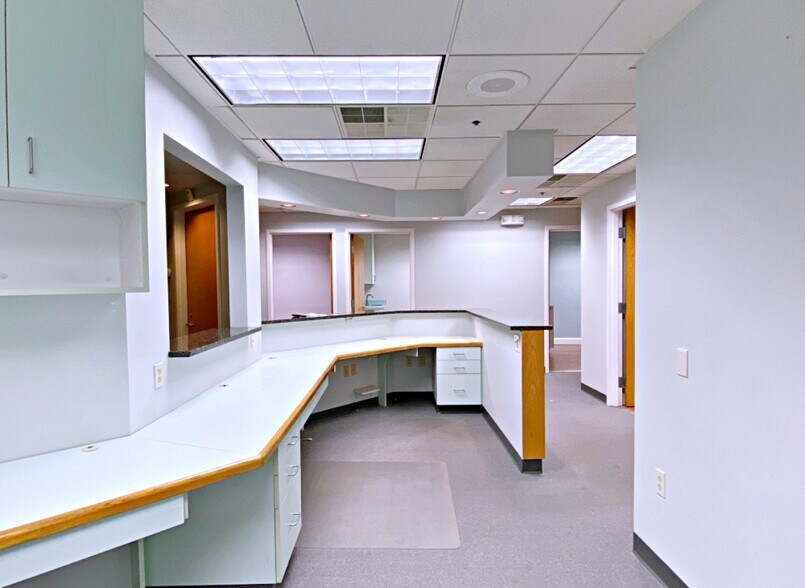 More Photos Of 3 Woodland Rd, Stoneham Medical For Lease