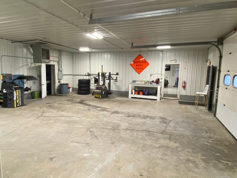 More Photos Of 1436-1438 Military Tpke, Plattsburgh Auto Repair For Sale