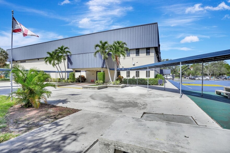More Photos Of 959 SE 6th Ave, Deerfield Beach Schools For Sale