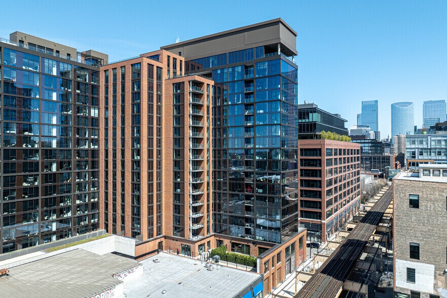 More Photos Of 210-212 N Aberdeen St, Chicago Apartments For Lease