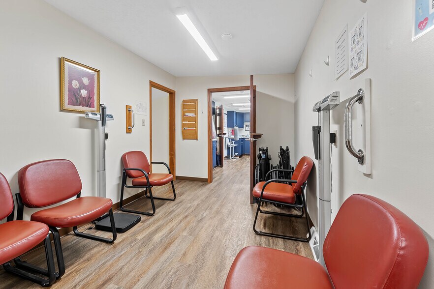 More Photos Of 725 N Pike St, Grafton Office For Sale