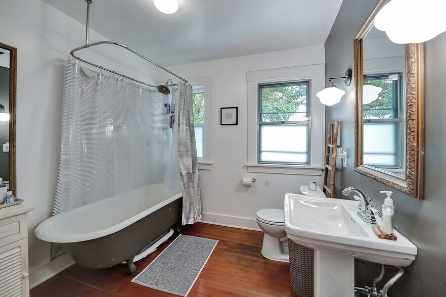 More Photos Of 8325-8337 SE 17th Ave, Portland Freestanding For Sale