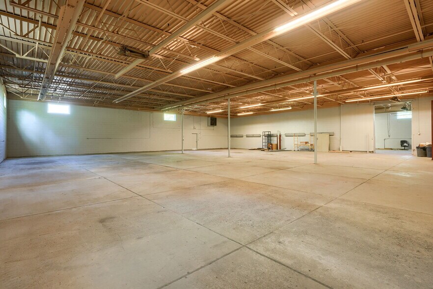 More Photos Of 30-31 S Sycamore St, Springfield Service For Sale