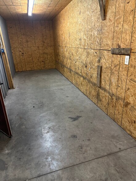 More Photos Of 3100 Fitzgerald Industrial Dr, Bowling Green Warehouse For Lease