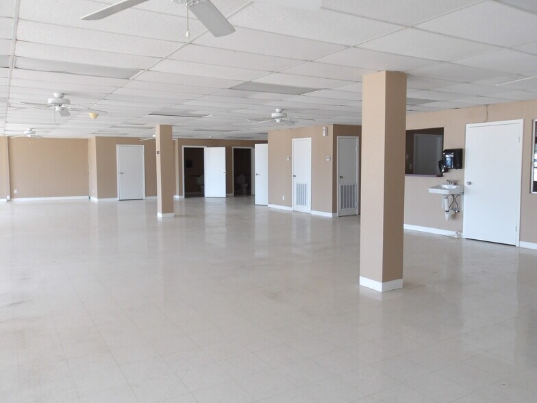 More Photos Of 503 W Business 83, Donna General Retail For Lease