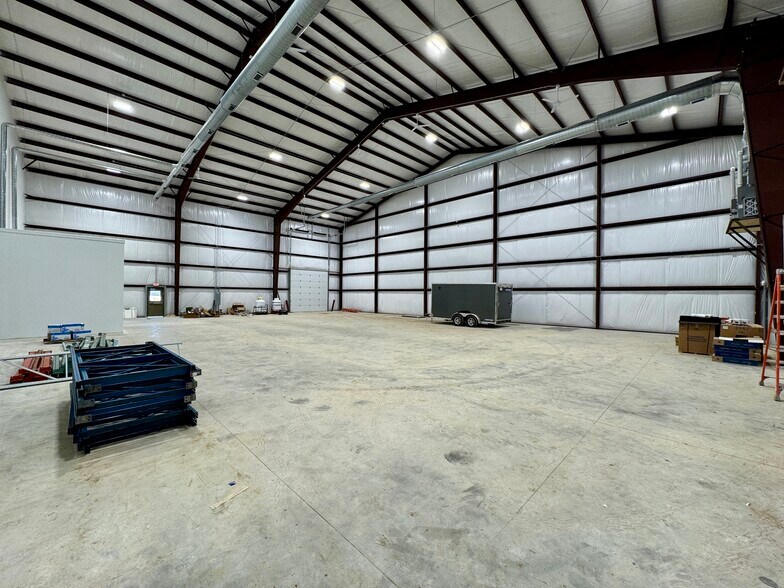 More Photos Of 5700 Eastside Parkway Dr, Gas City Light Distribution For Lease