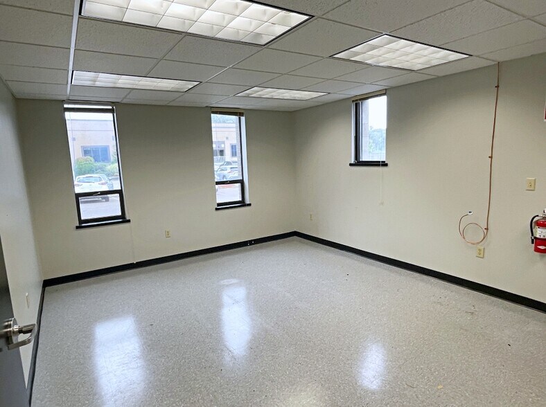 More Photos Of 58 Concord St, North Reading Office For Lease