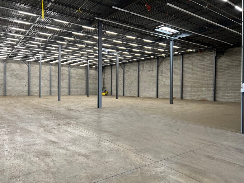 More Photos Of 120 Clyde Rd, Somerset Warehouse For Lease
