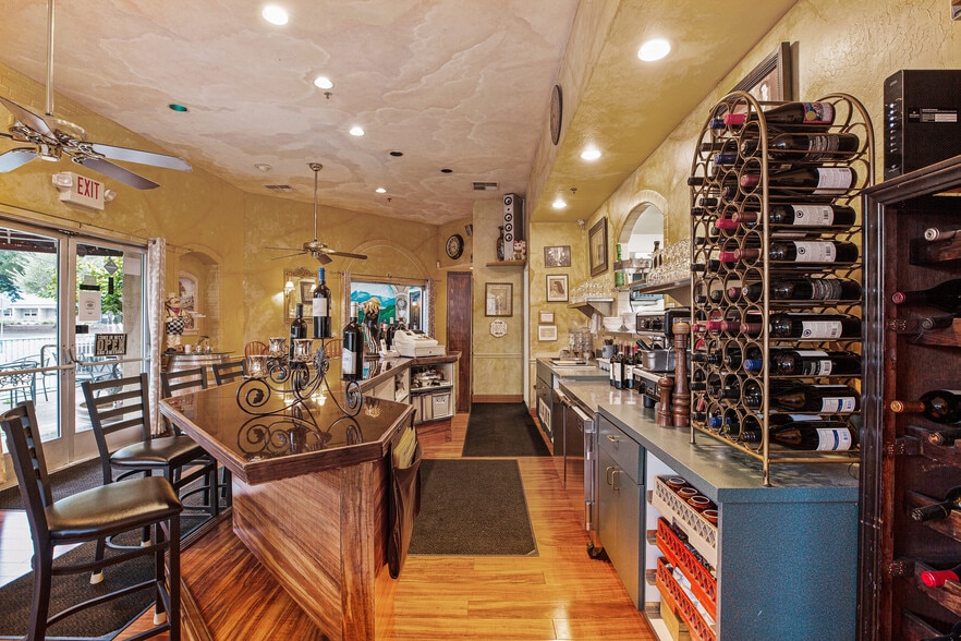 More Photos Of 504 N Cloverdale Blvd, Cloverdale General Retail For Sale