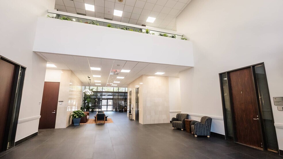 More Photos Of 3901 S Lamar Blvd, Austin Medical For Lease
