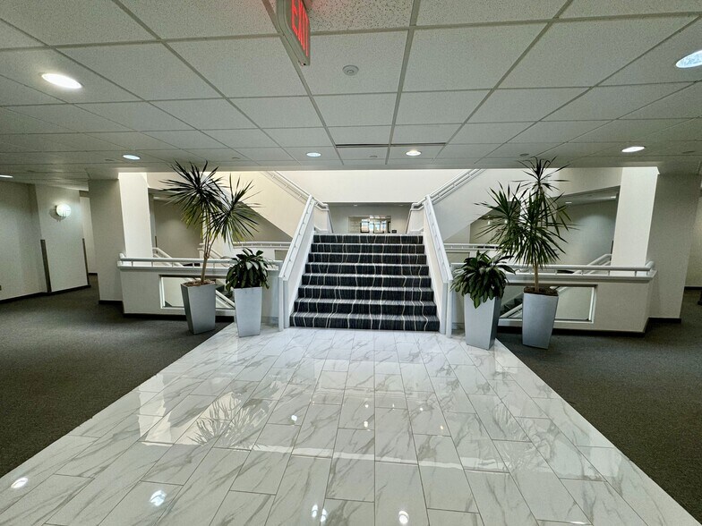 More Photos Of 4441 W Airport Fwy, Irving Office For Lease