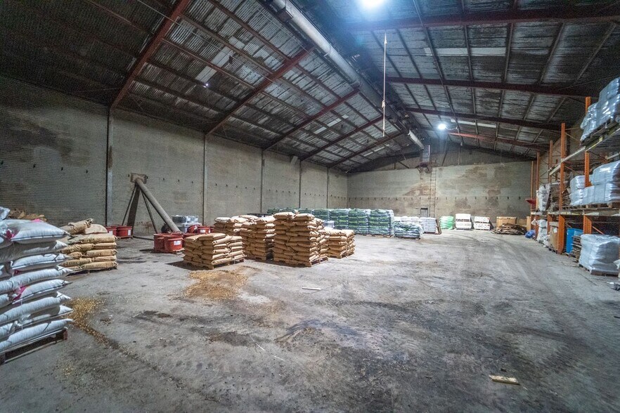 More Photos Of 610 E End St, Goliad General Retail For Sale