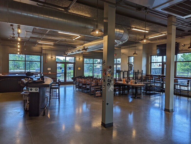 More Photos Of 2418 Winnebago St, Madison Apartments For Lease