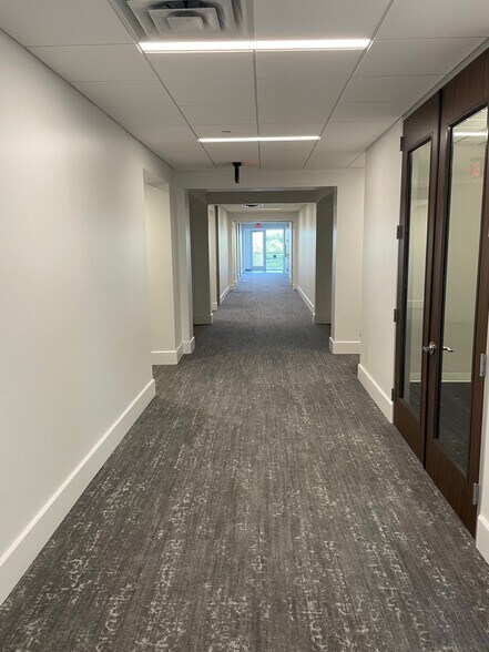 More Photos Of 11612 Bee Caves Rd, Austin Office For Lease