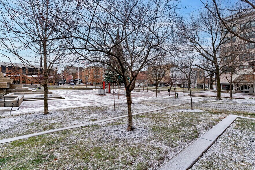 More Photos Of 408 W Walnut St, Springfield Storefront Retail Residential For Lease