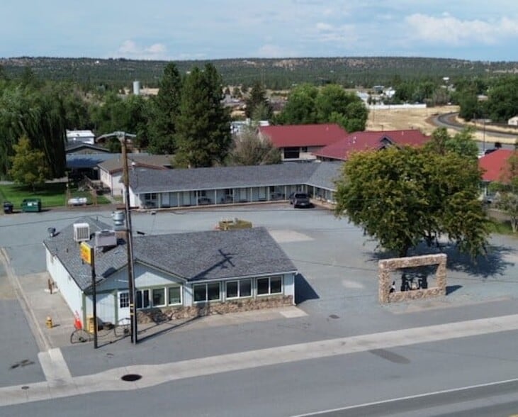 More Photos Of 308 W 12th St, Alturas Hotel For Sale