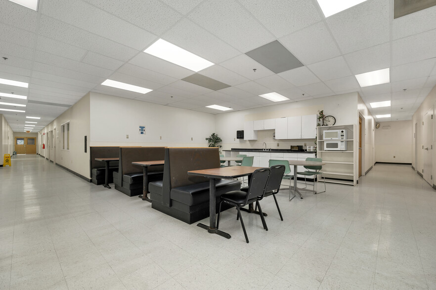 More Photos Of 41 Simon St, Nashua Flex For Lease