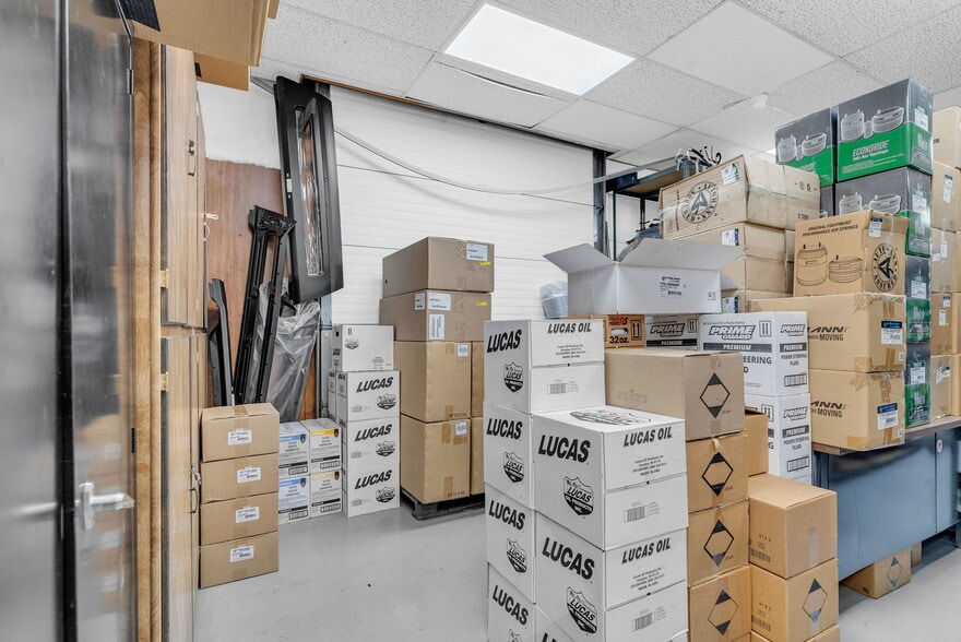 More Photos Of 1475 S Newburgh Rd, Westland Light Distribution For Sale