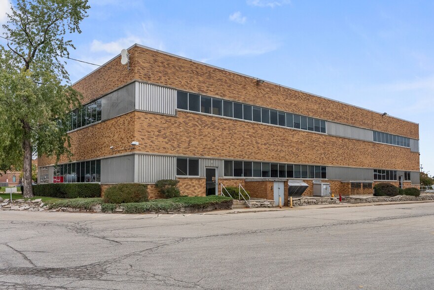 More Photos Of 4700B W Mitchell St, Milwaukee Unknown For Lease