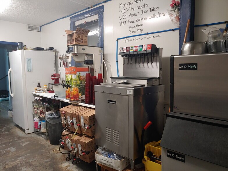 More Photos Of 833 Nemaha St, Humboldt Freestanding For Sale