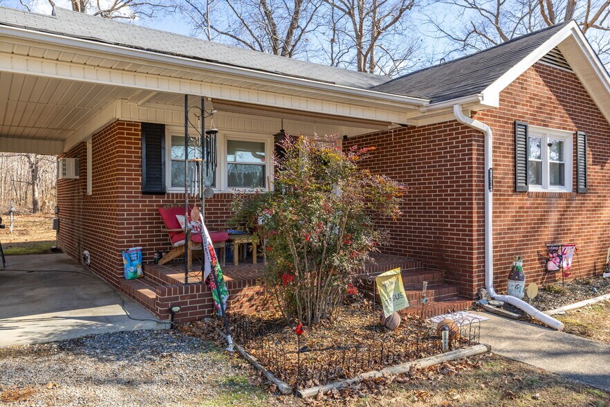 More Photos Of 5513 NC Highway 700, Eden Flex For Sale