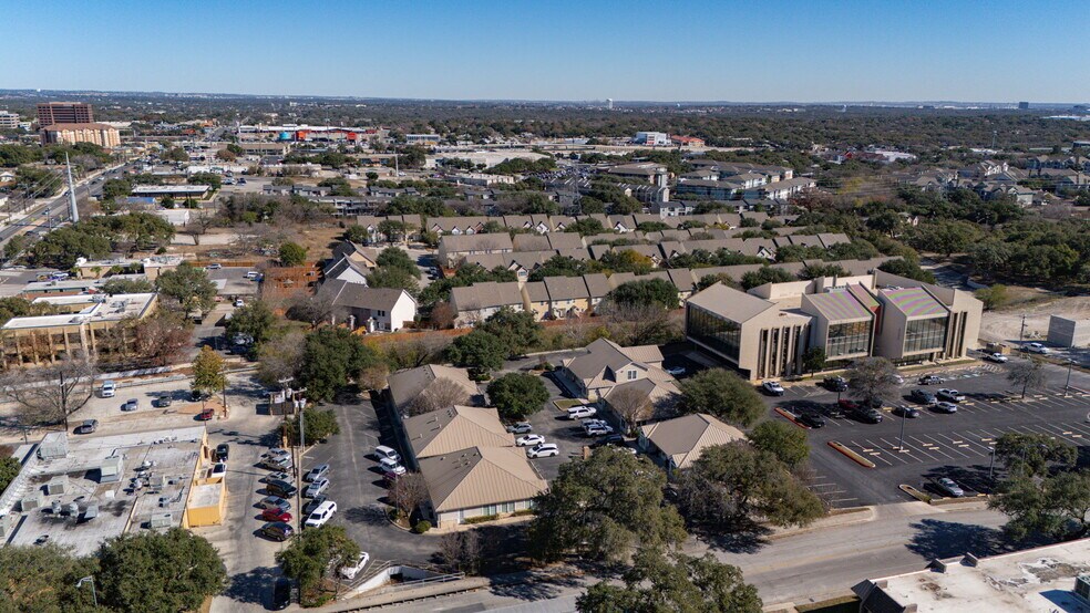 More Photos Of 4230 Gardendale St, San Antonio Office For Sale