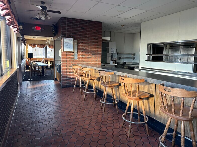 More Photos Of 10158 Niagara Falls Blvd, Niagara Falls General Retail For Lease