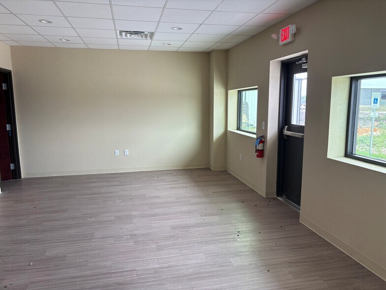 More Photos Of 764 Soechting Rd, New Braunfels Unknown For Lease