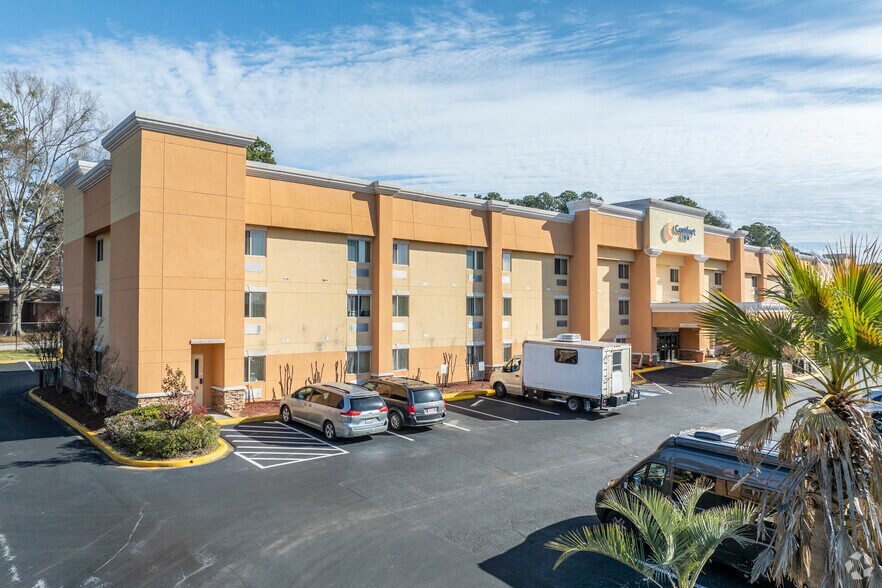 More Photos Of 911 Bush River Rd, Columbia Hotel For Sale