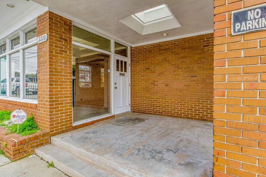More Photos Of 2220 N Palafox St, Pensacola Medical For Sale