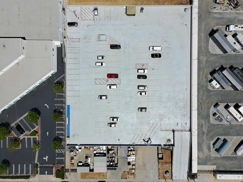 More Photos Of 3940 Pixie Ave, Lakewood Warehouse For Sale