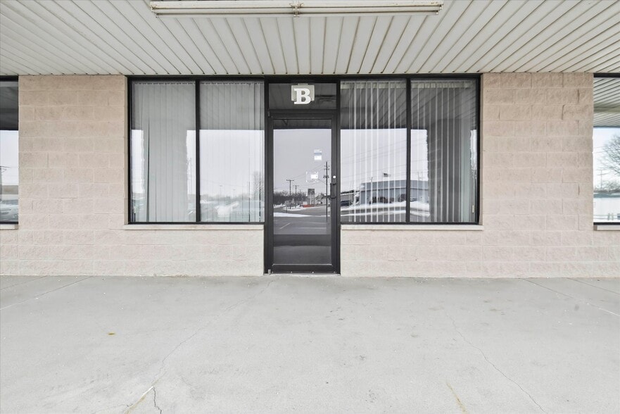 More Photos Of 1100 Croy Dr, Findlay Storefront Retail Office For Lease