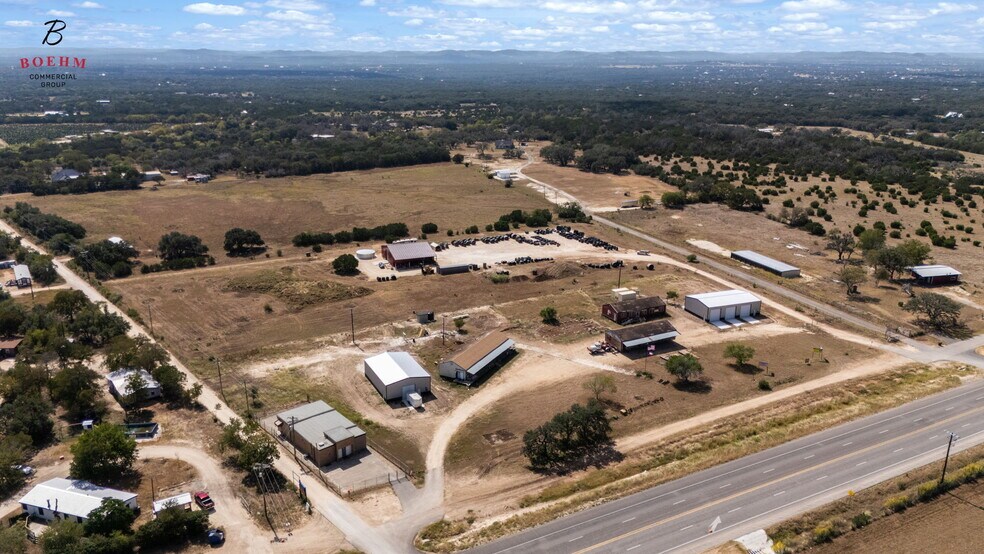 More Photos Of 9106 Highway 16, Pipe Creek Flex For Sale