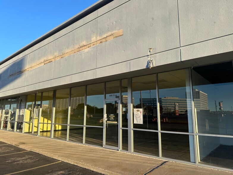 More Photos Of 6809-6815 Southwest Fwy Hov Ln, Houston Unknown For Lease