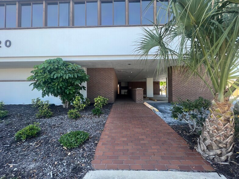 More Photos Of 420 Tamiami Trl S, Venice Medical For Sale