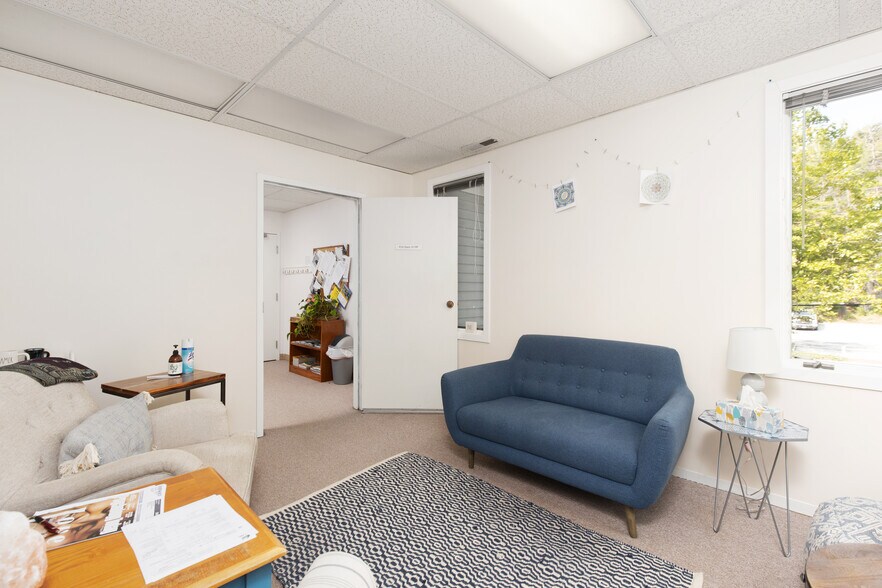 More Photos Of 155 Sycamore St, Glastonbury Office For Lease