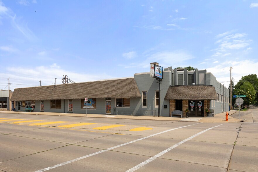 More Photos Of 618-630 W Wisconsin Ave, Appleton Restaurant For Lease