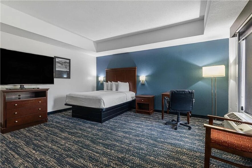 More Photos Of 2251 N Trade Days Blvd, Canton Hotel For Sale