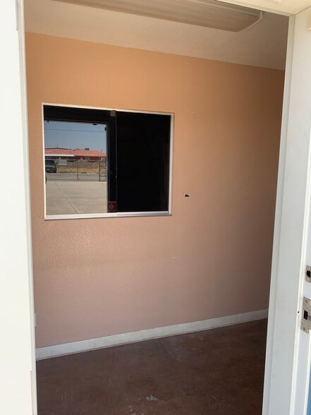 More Photos Of 12708 Montana Ave, El Paso Warehouse For Lease