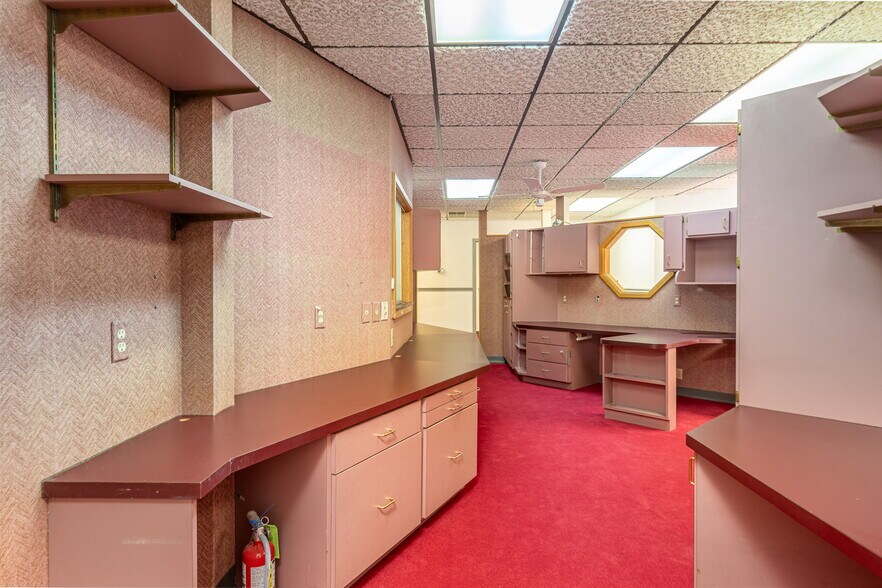 More Photos Of 1080 Caroline Dr, Washington Office For Sale