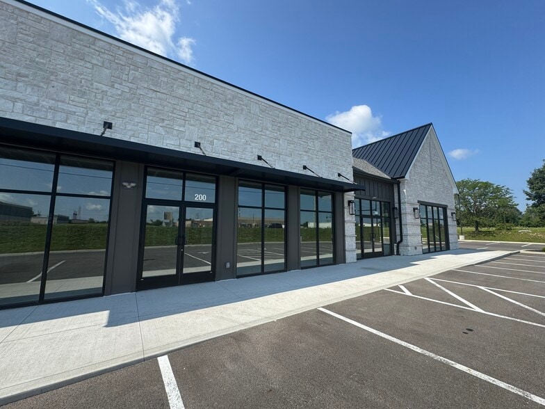 More Photos Of 7953 Highfield Dr, Lewis Center Storefront For Lease