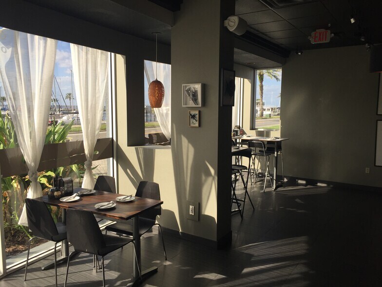 More Photos Of 350 E Seminole Blvd, Sanford Freestanding For Sale